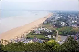 Je vous emmne  la plage. Nous sommes  Carolles, dans la Baie du Mont-Saint-Michel, en Basse-Normandie. Nous nous situons dans le dpartement ...