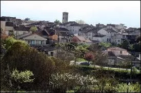 Pour commencer, je vous emmne  Astaffort, ville de naissance de Francis Cabrel. Cette ville aquitaine se situe dans le dpartement n ...