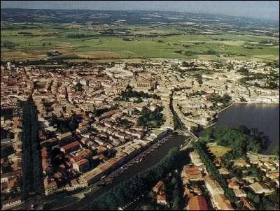 Dans quelle ville les habitants s'appellent-ils les  chauriens  ?