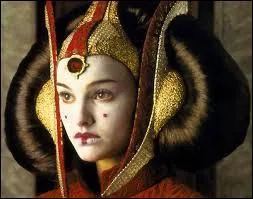 Dans quel épisode de la saga Amidala est-elle reine ?