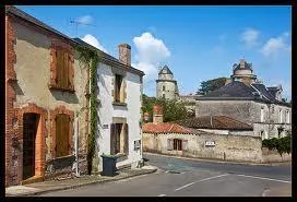 Nous commenons par une promenade dans la commune Vendenne d'Apremont. Nous sommes donc en rgion ...