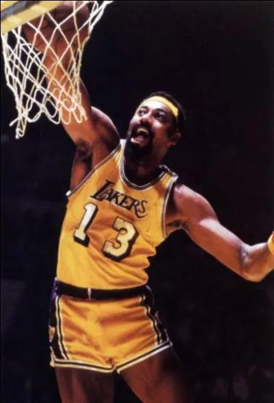 Qui tait le plus grand rival de Wilt Chamberlain, ici en photo, et considr comme le meilleur pivot NBA de tous les temps ?