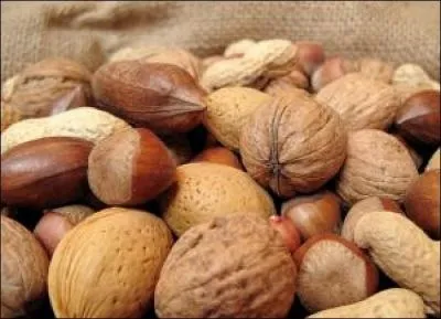 En botanique, comment nomme-t-on le fruit du noyer ?