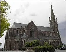 Voici l'glise Saint-Pierre et Saint-Louis de la commune Bretillienne (35) de Bde. Elle se situe en rgion ...