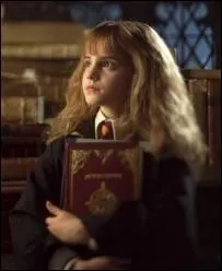 Dans  Harry Potter  l'cole des sorciers  par quoi Hermione se fait-elle attaquer ?