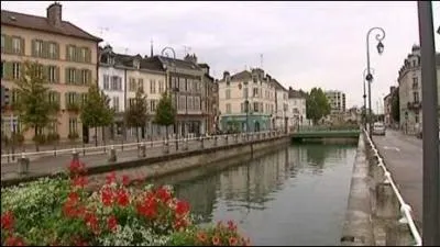 Quel fleuve français traverse la ville de Troyes ?