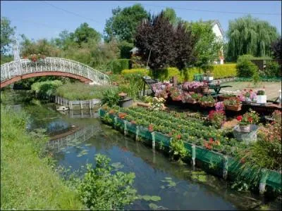 Je me trouve en Picardie, on m'appelle la petite Venise du Nord. Quelle est cette ville picarde ?