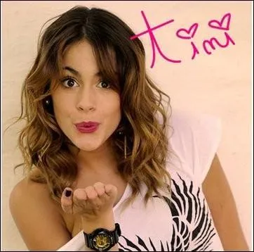 Comment s'appelle l'actrice qui jour le rle de Violetta ?