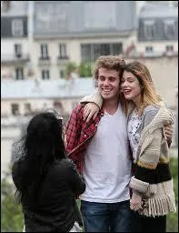 Quand Martina Stoessel est-elle alle  Paris en 2013 ?