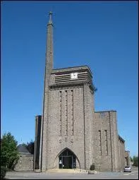 Voici l'glise Saint-Gorgon de la commune lorraine d'Aumetz. A votre avis, elle se situe dans le dpartement ... Regardez bien le nom de la commune, il vous aidera  trouver le dpartement.