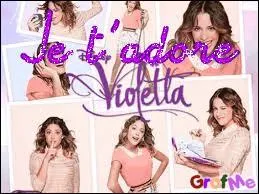 Où est née Martina Stoessel ?