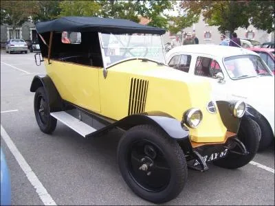 Quel est le type de cette ancienne Renault ?