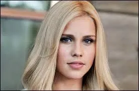 Dans quelle autre srie Claire Holt a-t-elle jou ?