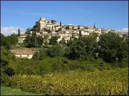 Pour commencer ce dernier voyage de l'anne, je vous emmne  Ansouis. Classe parmi les Plus Beaux Villages de France, cette commune Vauclusienne se situe en rgion ...