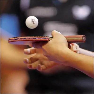 Comment s'appelle l'action, au tennis ou au pingpong, de jouer une balle trs douce par surprise alors que l'adversaire est gnralement loin de celle-ci ?