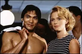 Sorti en 1993, ce film runit  l'affiche des acteurs tels que Jason Scott Lee, Lauren Holly ou encore Robert Wagner :