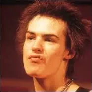 Sid Vicious, le bassiste des Sex Pistols devenu une icne du mouvement punk, a fait une reprise trs personnelle de  My Way  de Frank Sinatra. Cette chanson tait dj une adaptation, mais de qui ?