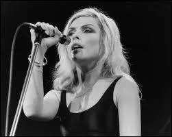 Dans quel film de David Cronenberg, Deborah Harry alias   Blondie   joue t-elle ?