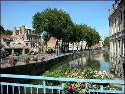 Nous commenons ce nouveau voyage par une visite de la ville de Douai. Je vous emmne donc en rgion ...