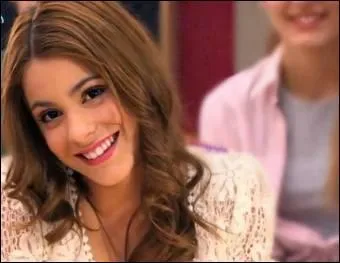 De qui Violetta est-elle toujours amoureuse ?