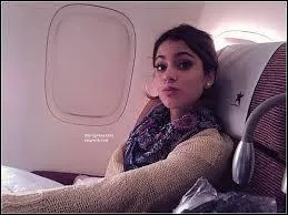 Dans la saison 1, Violetta retourne  :