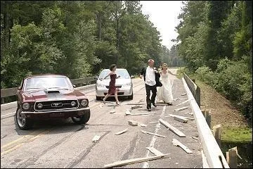 A ce moment l, qui venait de sauter dans l'eau?