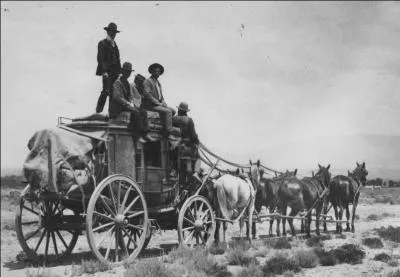 La priode classique du western dbute  la fin des annes 1930 avec la sortie de  La Chevauche fantastique  en 1939 qui marque le dbut de la collaboration entre John Ford et John Wayne. Quels sont les deux tats des tats-Unis sur lesquels s'tend le site de Monument Valley, o fut film ce western ?