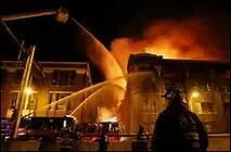 Au feu ! Il y a le feu chez moi, ma maison prend feu... Qui peut m'aider ?