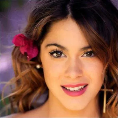 Qui Violetta aime-t-elle dans la saison 1 ?