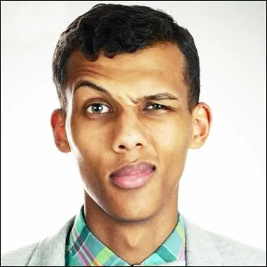 Dans quelle ville Stromae apparat ivre dans la rue pour son clip Formidable ?