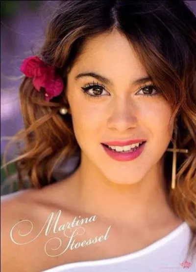 Dans la saison 1 de Violetta, de quels garons tombe-t-elle amoureuse ?