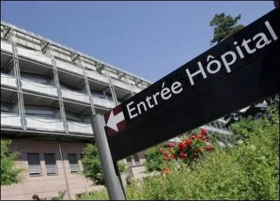 Parmi ces personnes exerant dans un hpital, laquelle n'a pas le statut de  praticien hospitalier  ?