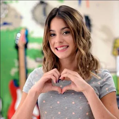 Comment s'appelle l'actrice de Violetta ? (Le nom en entier)