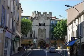 Pour commencer cette nouvelle promenade, je vous emmne  Manosque  nous passerons sous la Porte de la Saunerie. Pour visiter cette ville, nous devons nous rendre dans le dpartement ...