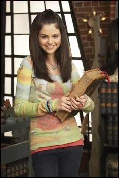 Qui interprète Alexandra Margarita "Alex" Russo ?