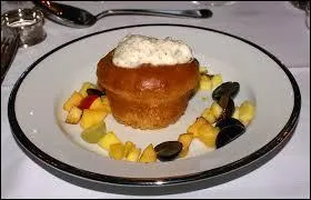 Nous commenons par un baba au rhum. Savez-vous dans quelle ville le baba au rhum a t cr ?