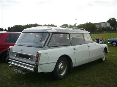 La premire fois, Monsieur Raymond Poulidor est arriv au volant d'une espce de corbillard... (NB : Ne cherchez pas les sigles ou logos ! )