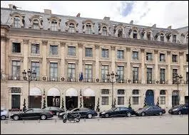 Le Ritz est un clbre palace de la ville de :