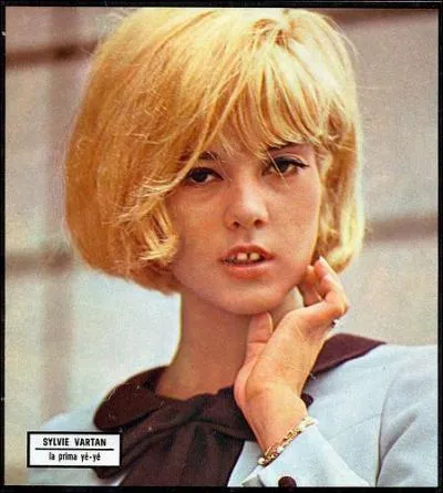 En 1964, Sylvie Vartan affirme dans cette chanson compose par Charles Aznavour :  Je serai ...  