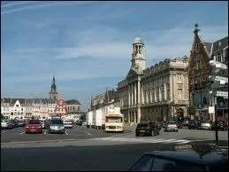 Je vous emmne  la dcouverte de Cambrai. Connue pour ses btises, cette ville se situe dans le dpartement ...