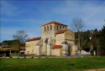 Quelle est cette pittoresque glise que vous aurez la chance de dcouvrir lors d'une promenade dans les environs de Prigueux ?