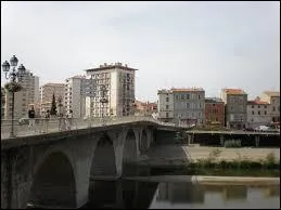 Nous partons dans le Gard visiter la ville d'Alès. Pour ce la, nous devons nous rendre en région ...