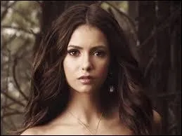 A qui Nina Dobrev ressemble-t-elle ?