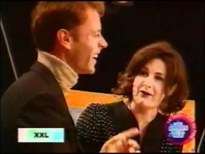 Invitée chez Marc-Olivier Faugiel, Valérie Lemercier rencontre Rocco Siffredi, que lui chante-t-elle ?