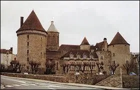 Nous partons visiter la ville médiévale de Bourganeuf, dans la Creuse. D'après-vos connaissances, dans quelle région devons-nous nous rendre ?