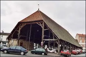 La halle du marché de la ville Essonnienne d'Arpajon a été construite en 1470. Pour la voir, nous devons nous rendre en région ...