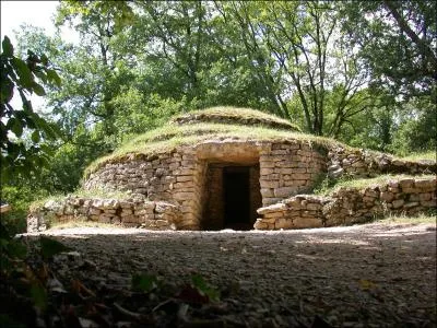 Nous commencerons notre promenade par la visite du site des tumulus de Bougon et de son muse, mais de quelle poque date ce site ?