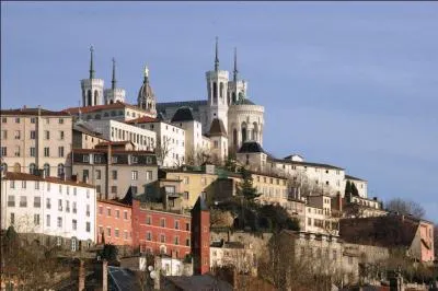 Quel département n'est pas voisin de celui du Rhône?