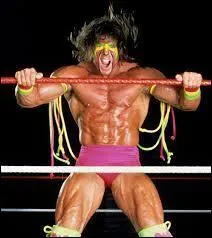 Quelle était la particularité de l'Ultimate Warrior lorsqu'il effectuait son entrée ?