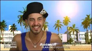 Avec qui Antonin était-il en couple à la fin des "Marseillais à Cancun"?